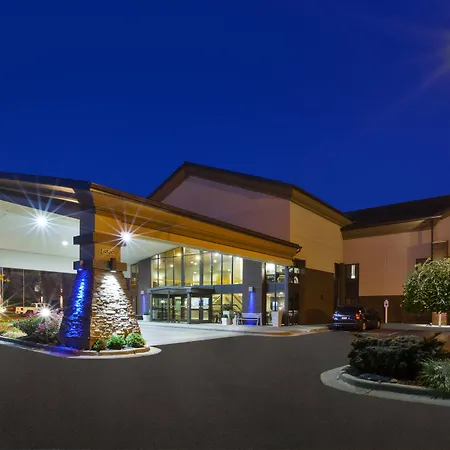 Holiday Inn Express Detroit-Warren/General Motors Technology Center By Ihg